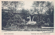 Bild: Der Idstedter Löwe (auch Flensburger Löwe genannt) vor dem Kommandantenhaus, aufgenommen um 1900. Das Original kam 1945 nach Kopenhagen, wo es noch heute steht.